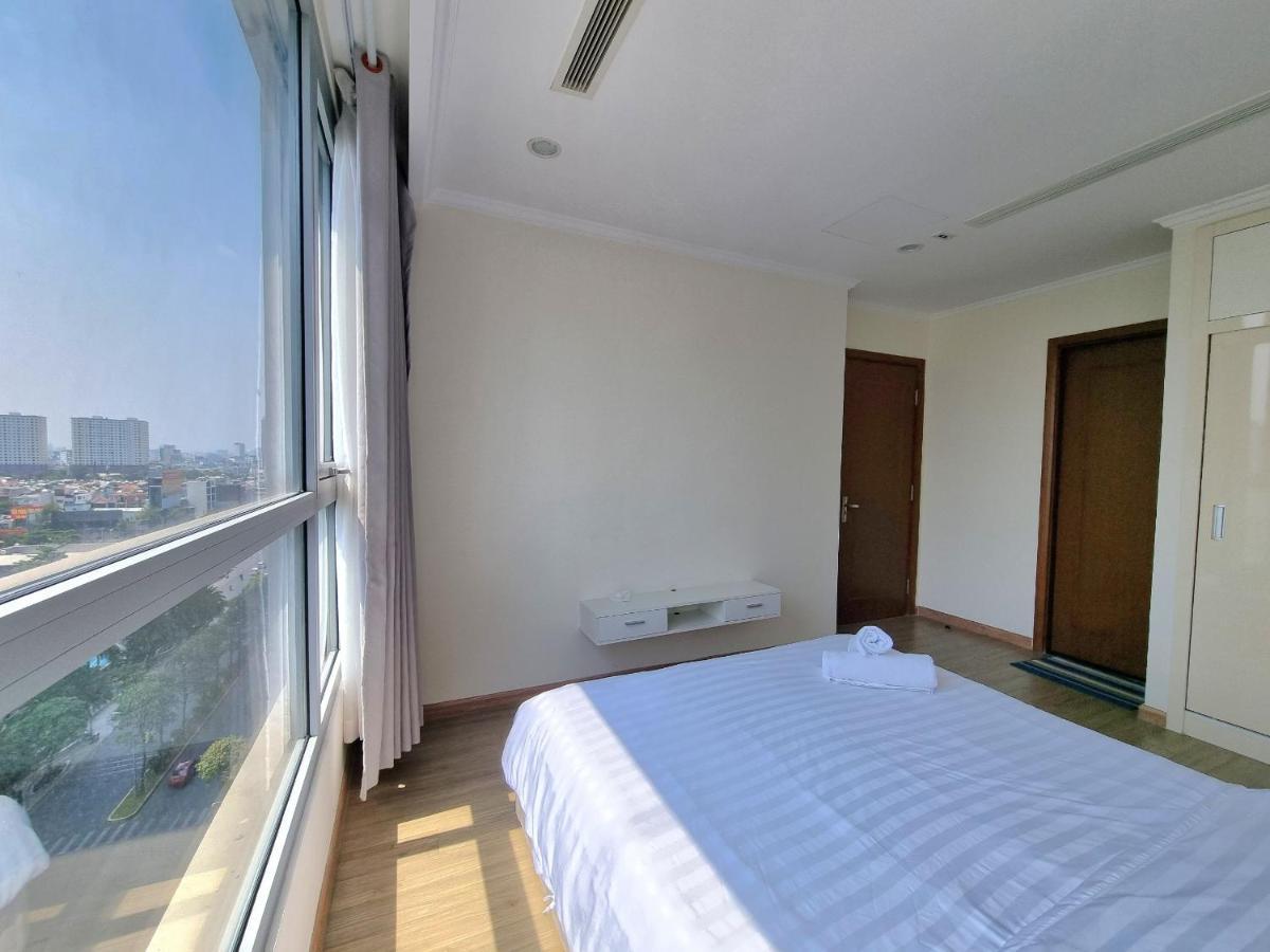 Cao House Saigon - Vinhomes Park Apartment *