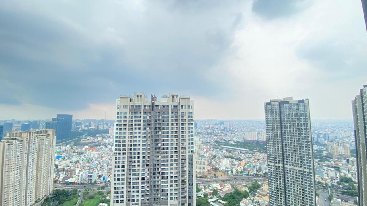 Cao House Saigon - Vinhomes Park *