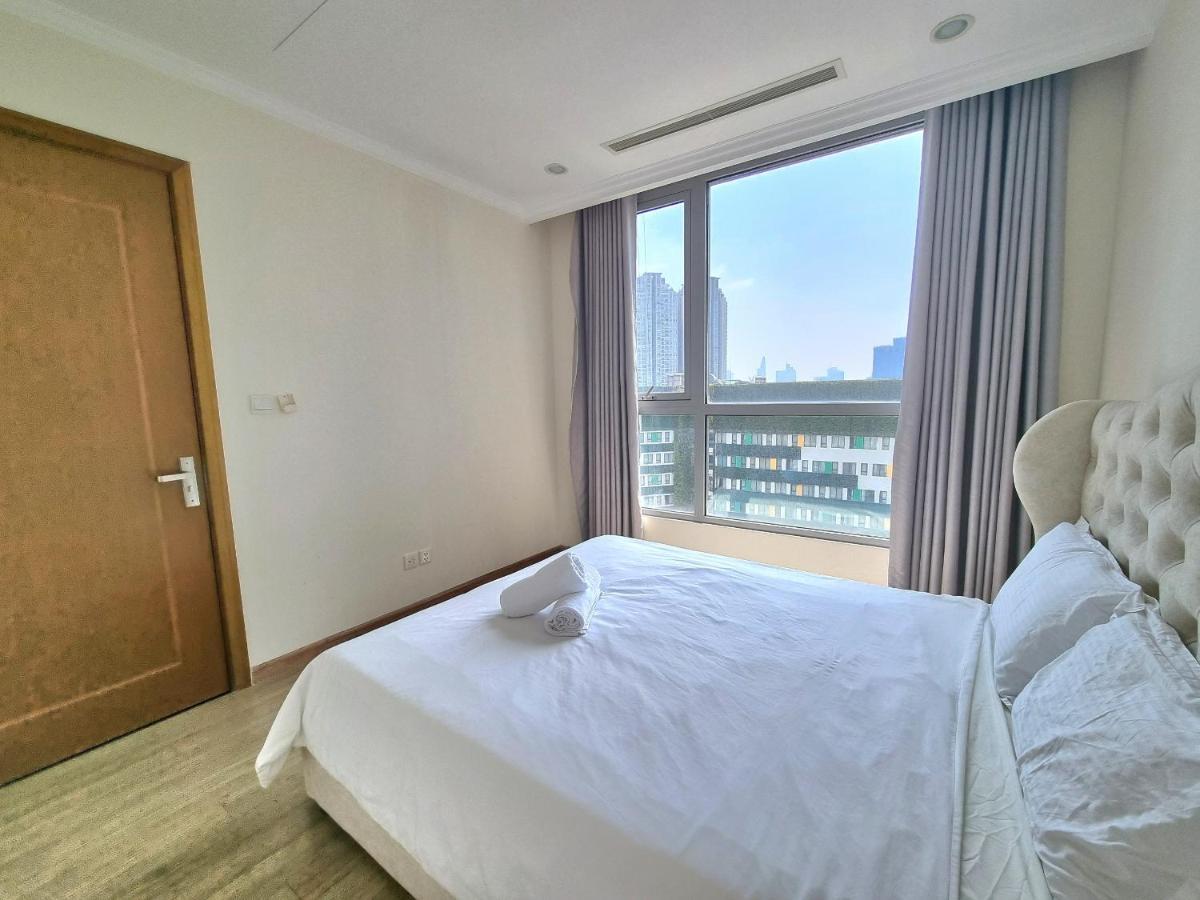 Cao House Saigon - Vinhomes Park