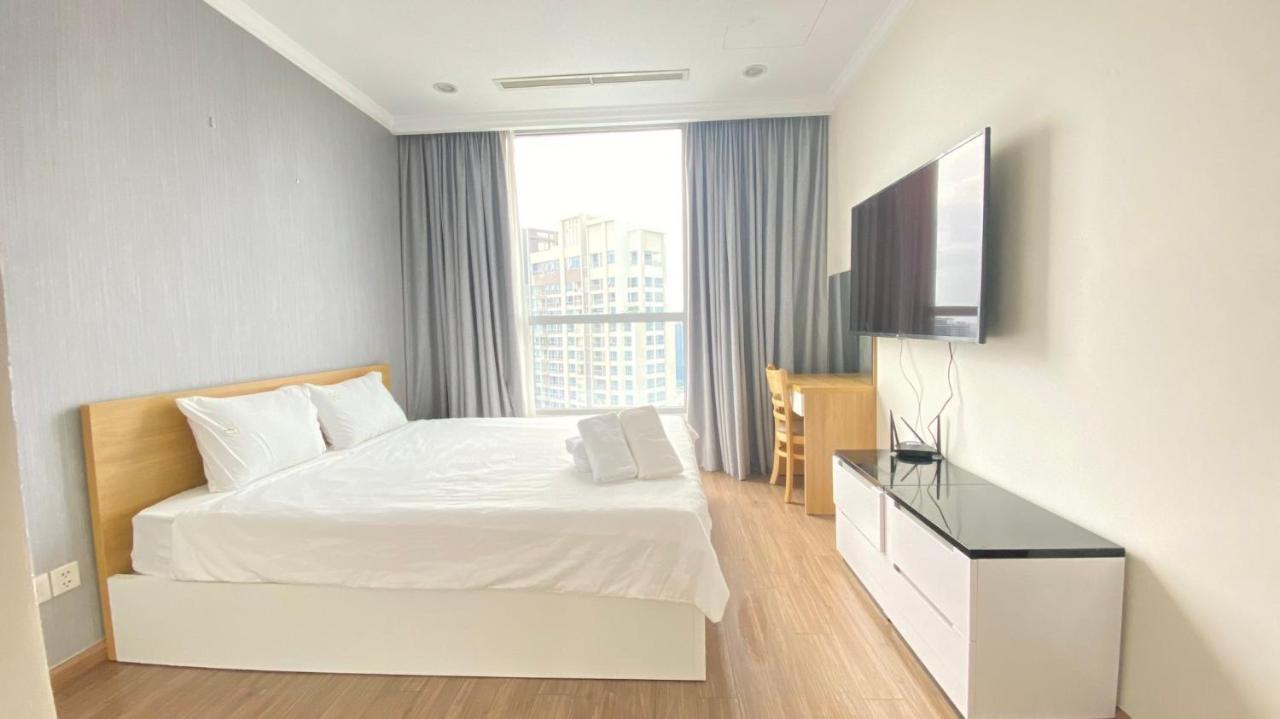 Cao House Saigon - Vinhomes Park Apartment Ho Chi Minh City