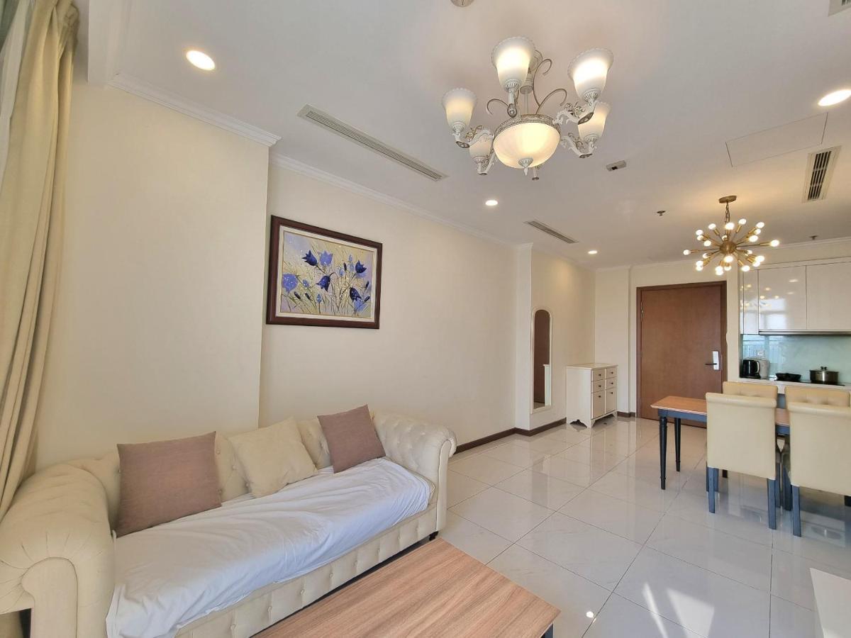 Cao House Saigon - Vinhomes Park *