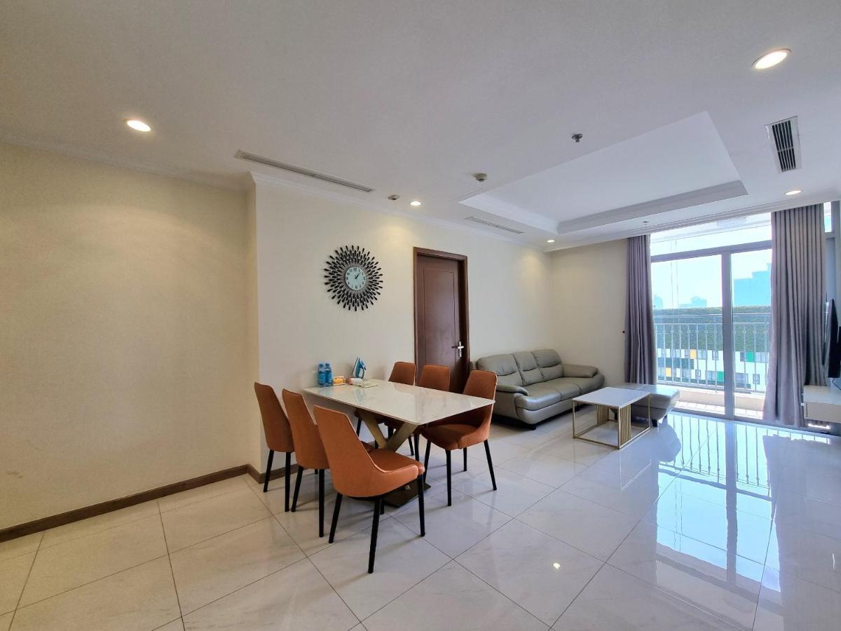 Cao House Saigon - Vinhomes Park * Ho Chi Minh City