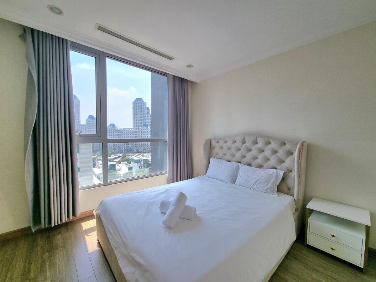 Cao House Saigon - Vinhomes Park *