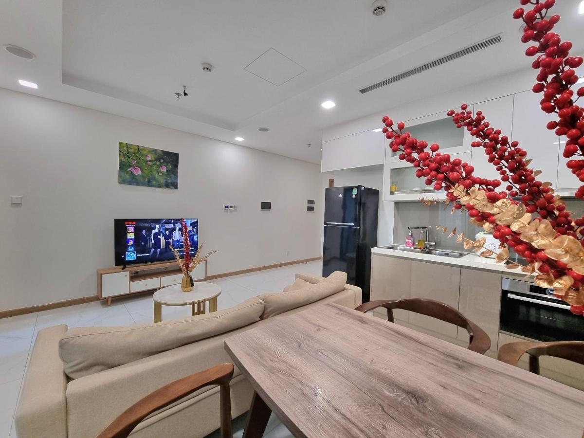 Cao House Saigon - Vinhomes Park *