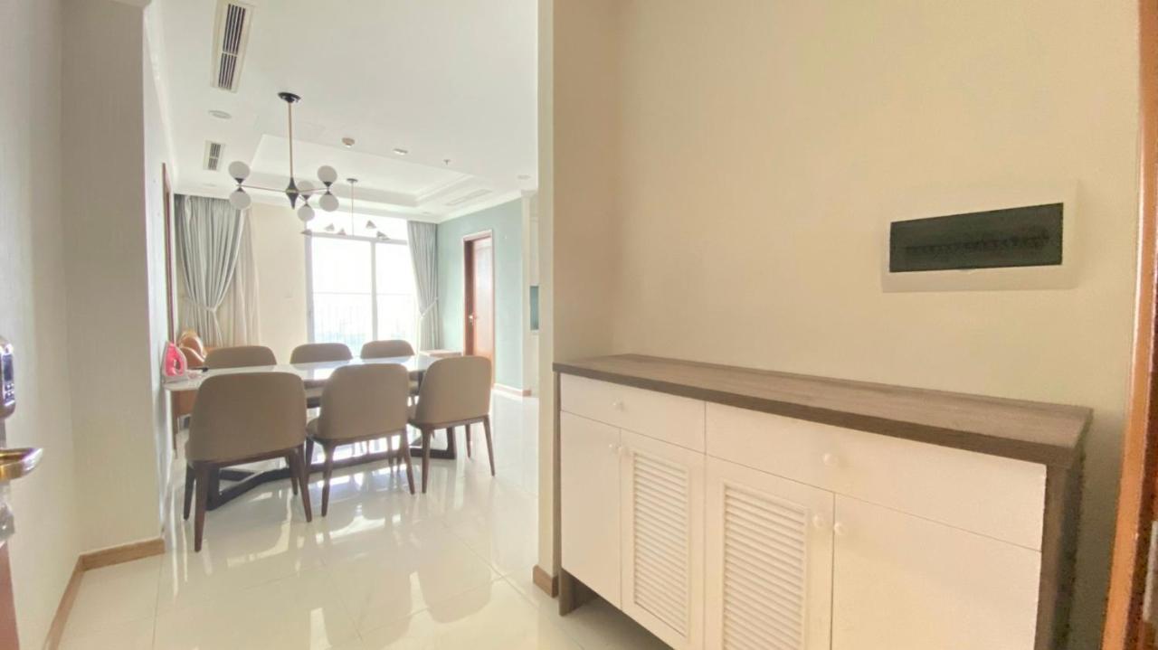 Cao House Saigon - Vinhomes Park *