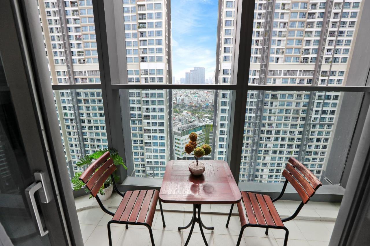 Cao House Saigon - Vinhomes Park * Ho Chi Minh City