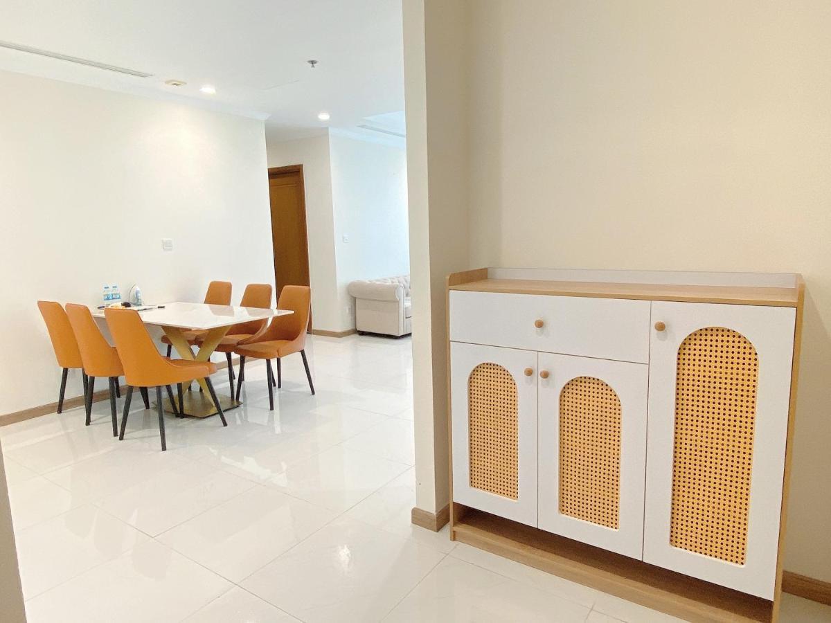 Cao House Saigon - Vinhomes Park * Ho Chi Minh City