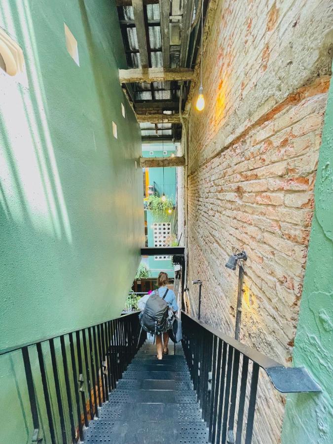Vy Da Market Hostel