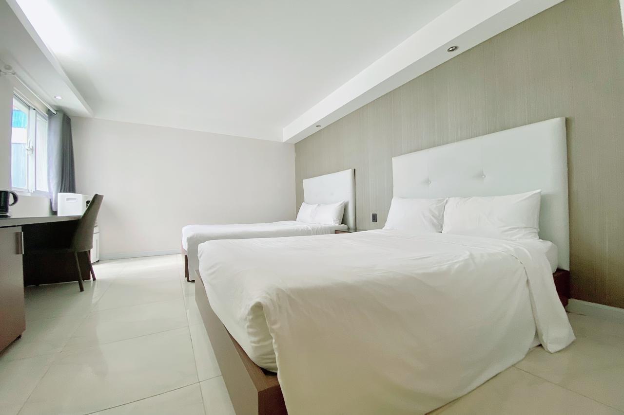 Khách sạn The Luxe