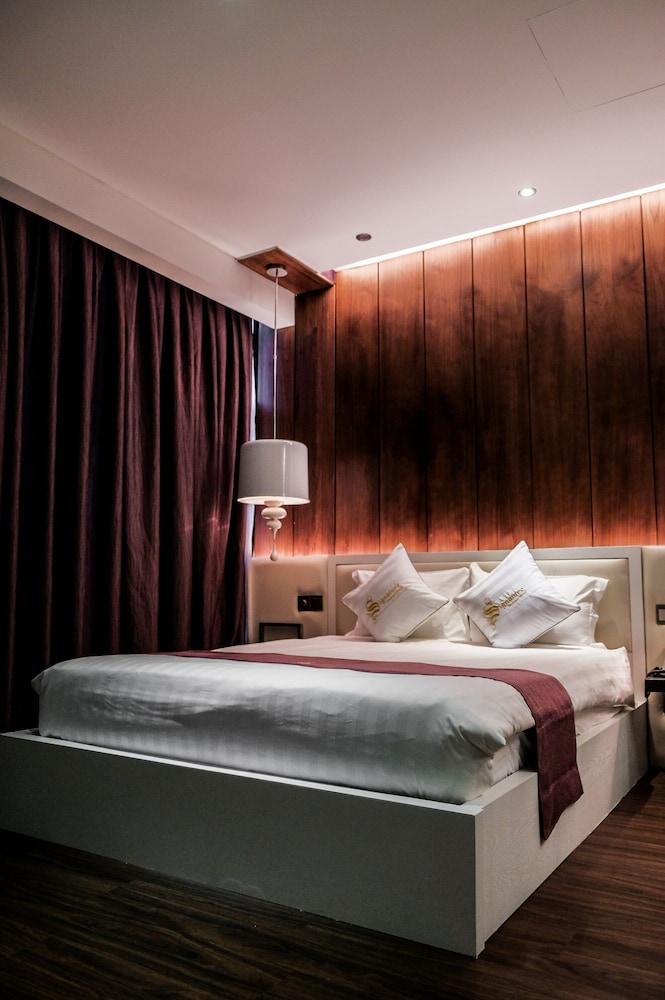 Signature Boutique 3*