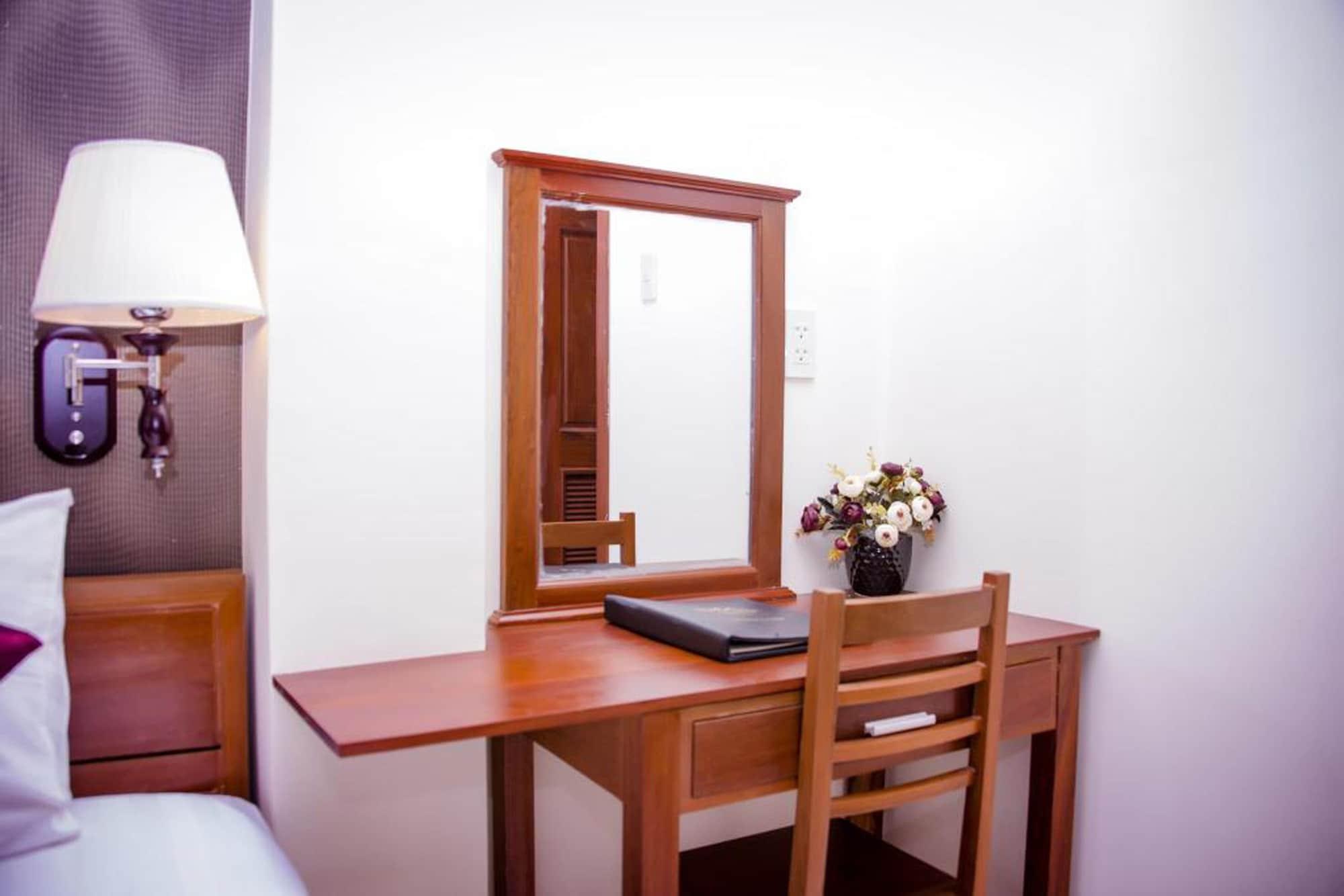 Airport Saigon - Gan Am Thuc Dem Cho Pham Hotel 3*