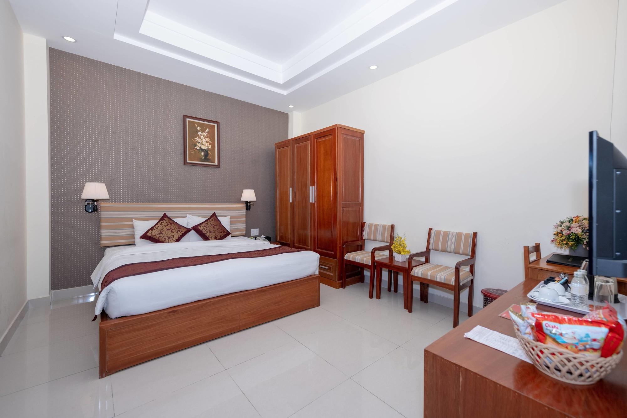 Airport Saigon - Gan Am Thuc Dem Cho Pham 3*