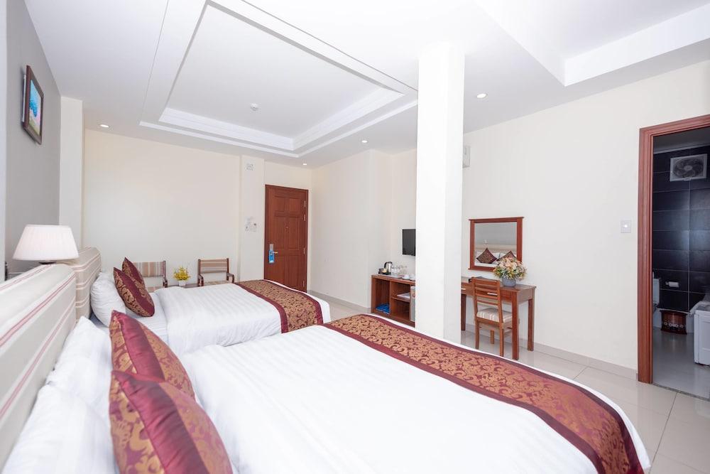 Airport Saigon - Gan Am Thuc Dem Cho Pham Hotel