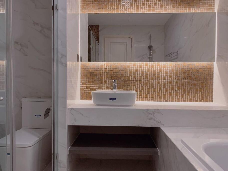 Apartment The Rixx Amazing In D1/bathtub/pool/gym Ho Chi Minh City
