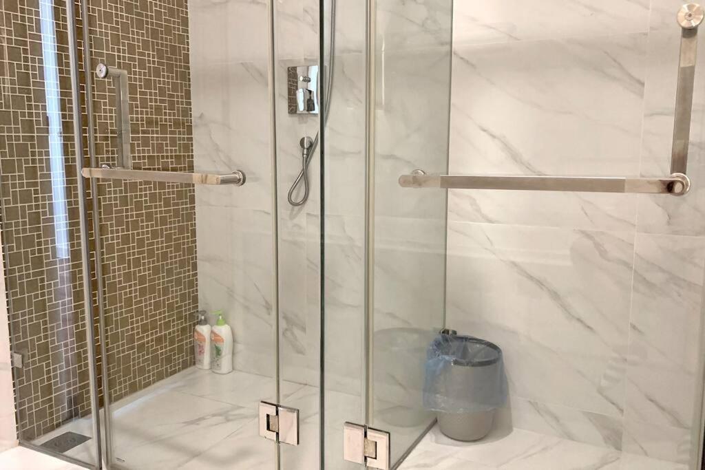 Apartment The Rixx Amazing In D1/bathtub/pool/gym *
