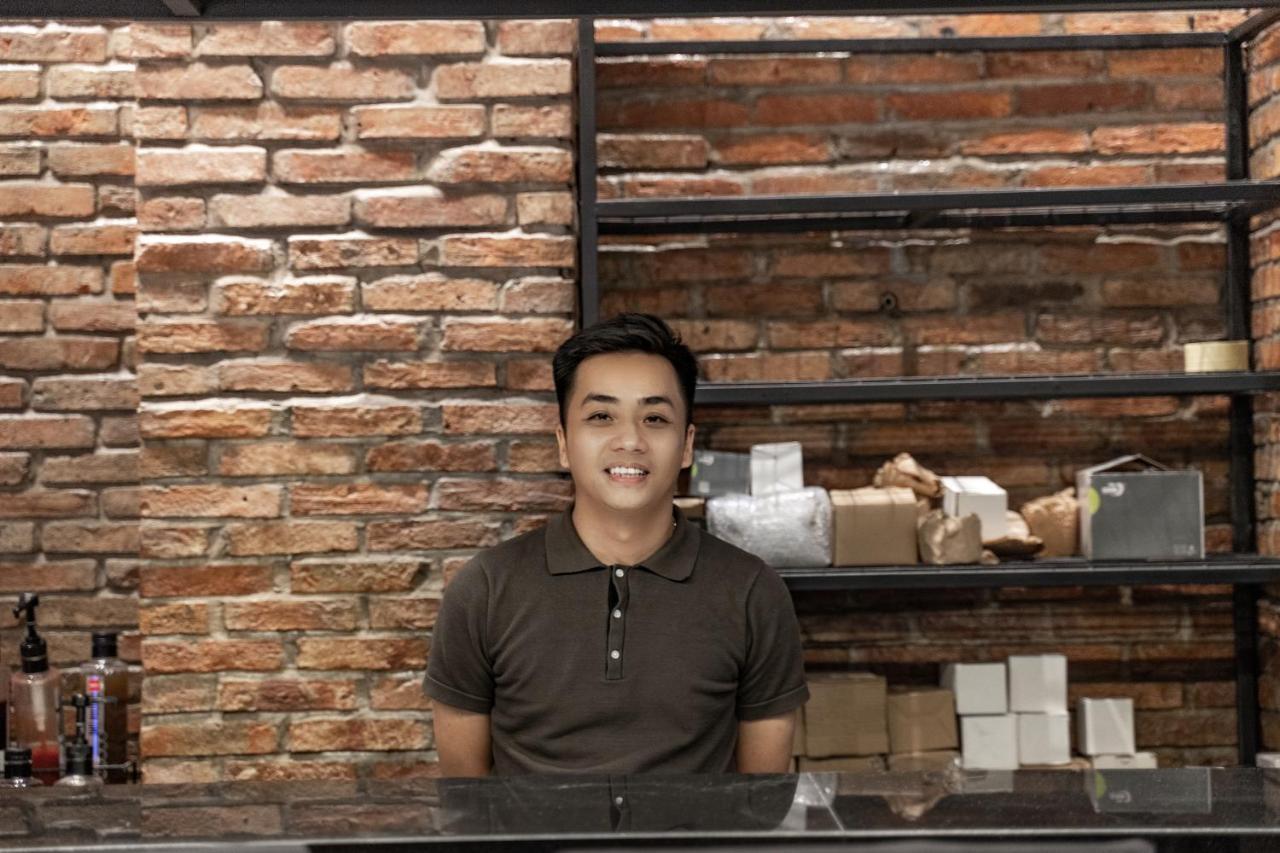 Khách sạn hẻo lánh Mint Bui Vien Q1 *