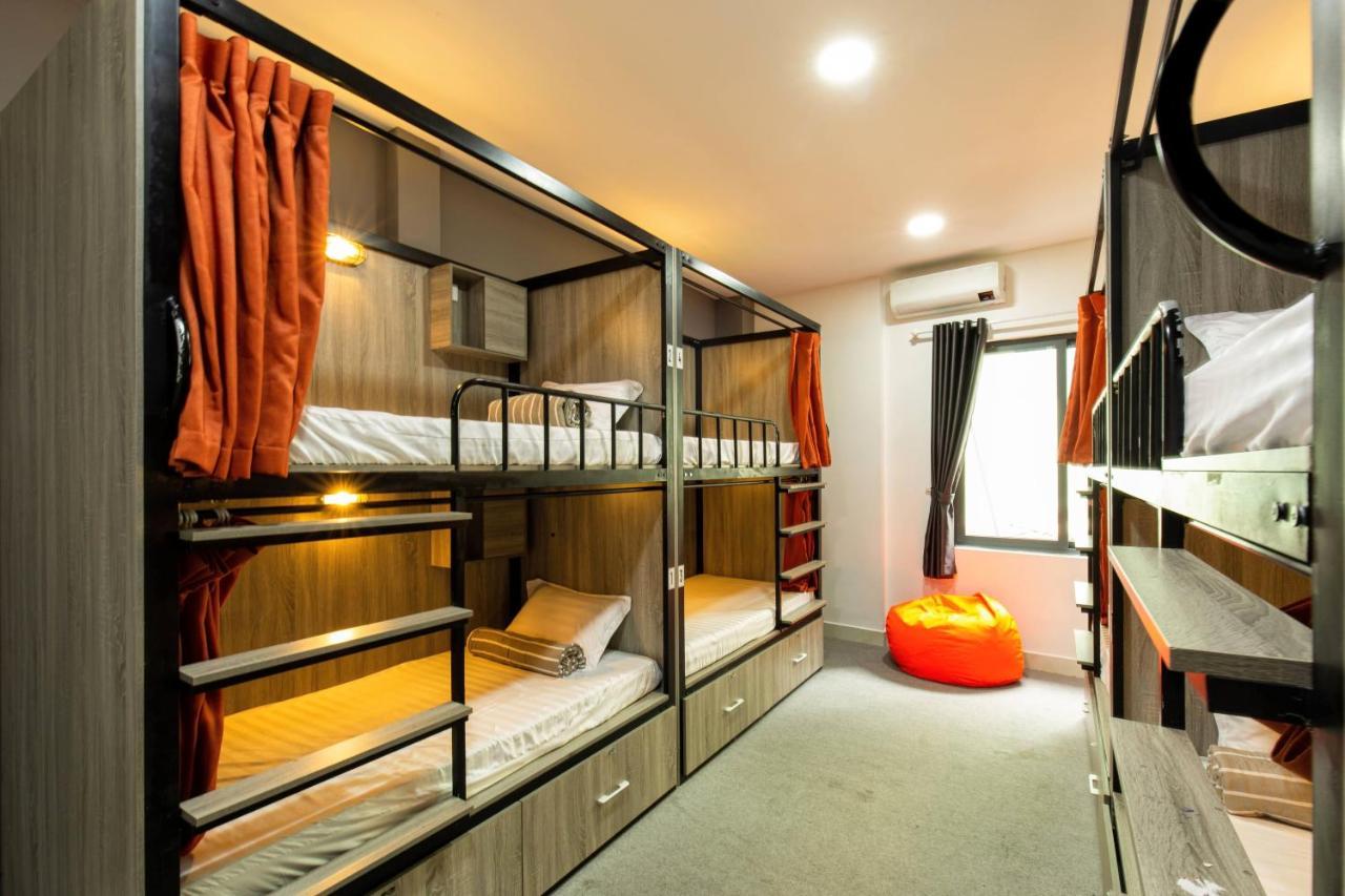 Base Backpackers Asrama *
