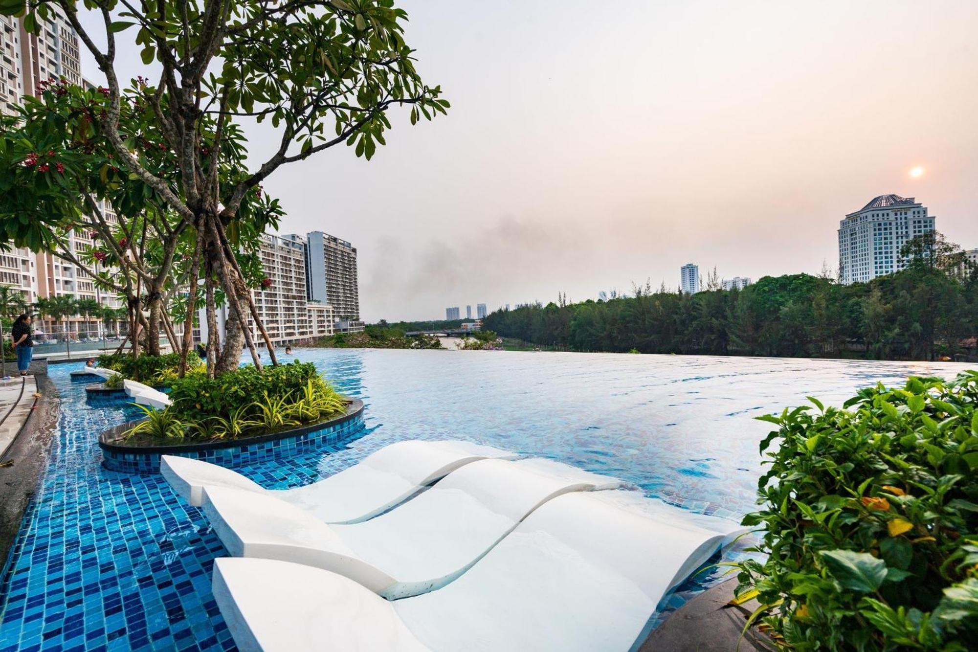 Convinia Luxury The Peak Midtown Aparthotel 5*