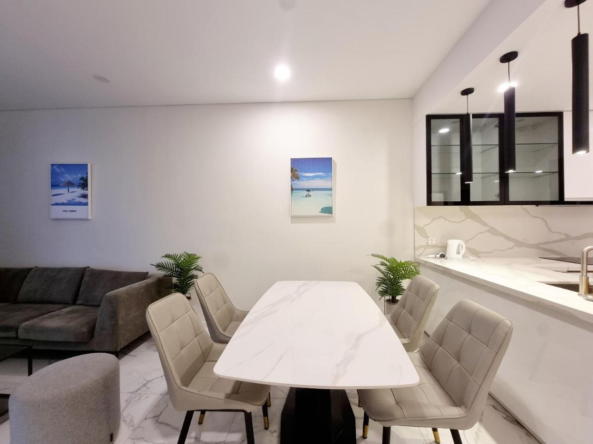 - Metropole 2br Quan 1 Quan 2 * Ho Chi Minh City