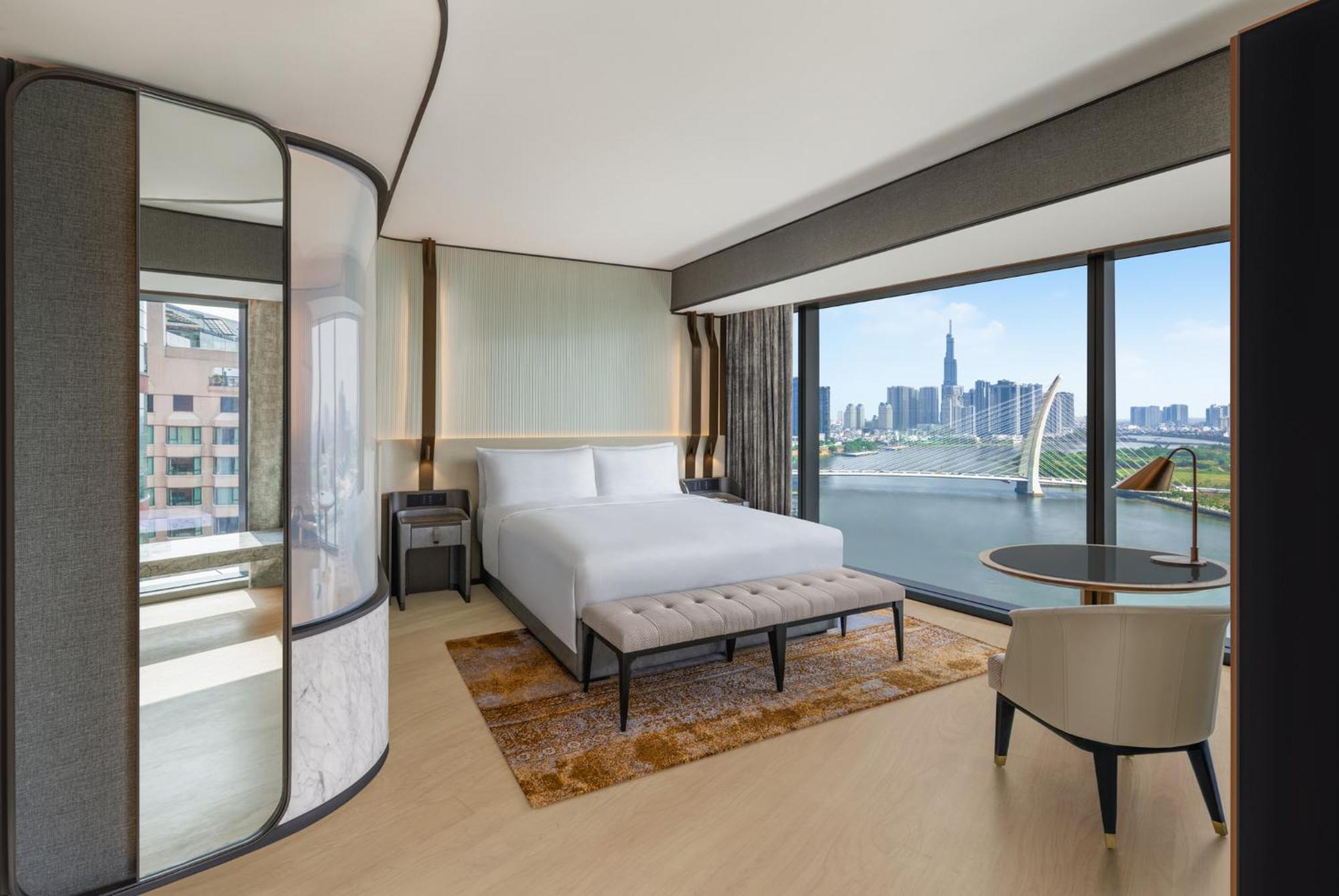 Hotel Hilton Saigon 5*