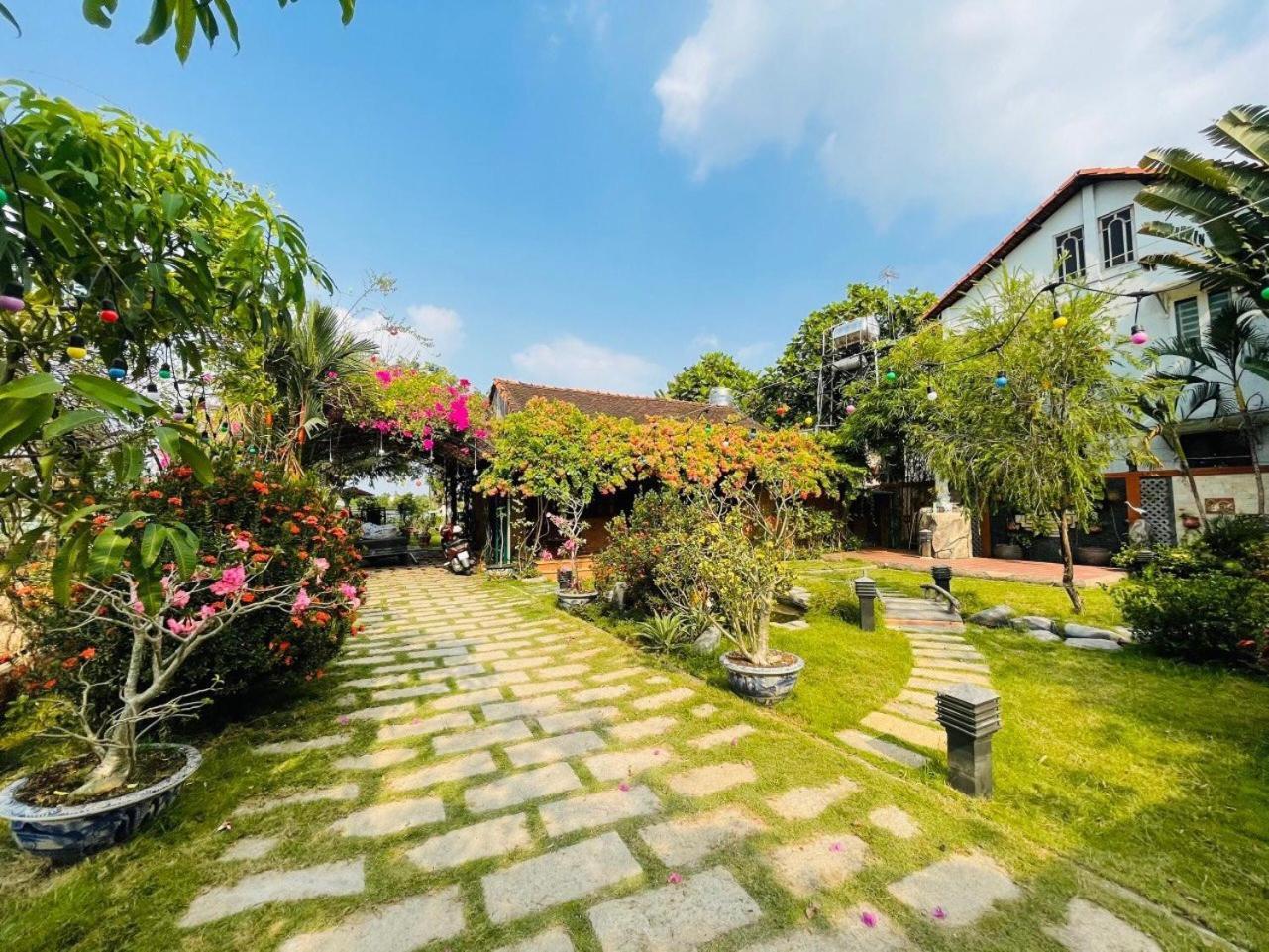 Hotel Khu Nghi Duong Huong Sen - Binh My, Cu Chi 3*