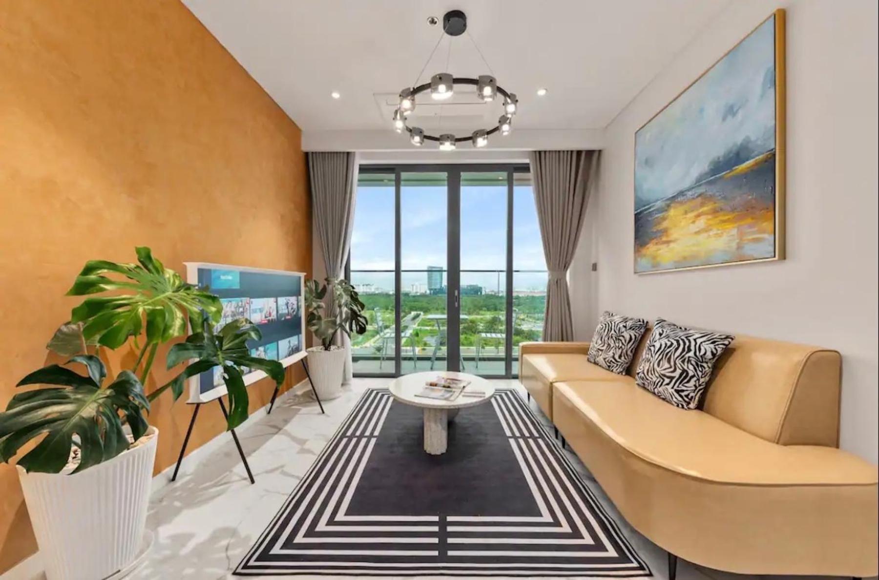 The Crest-central Saigon Riverside -free Pool-gym-sauna Room-yoga Apartment *