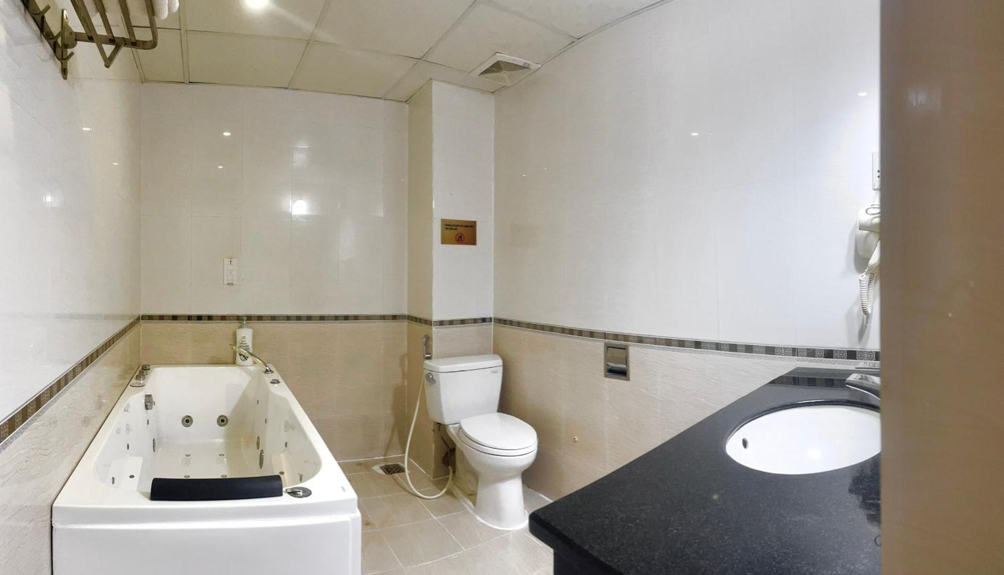 Love hotel Khach San Cuong Thanh 1