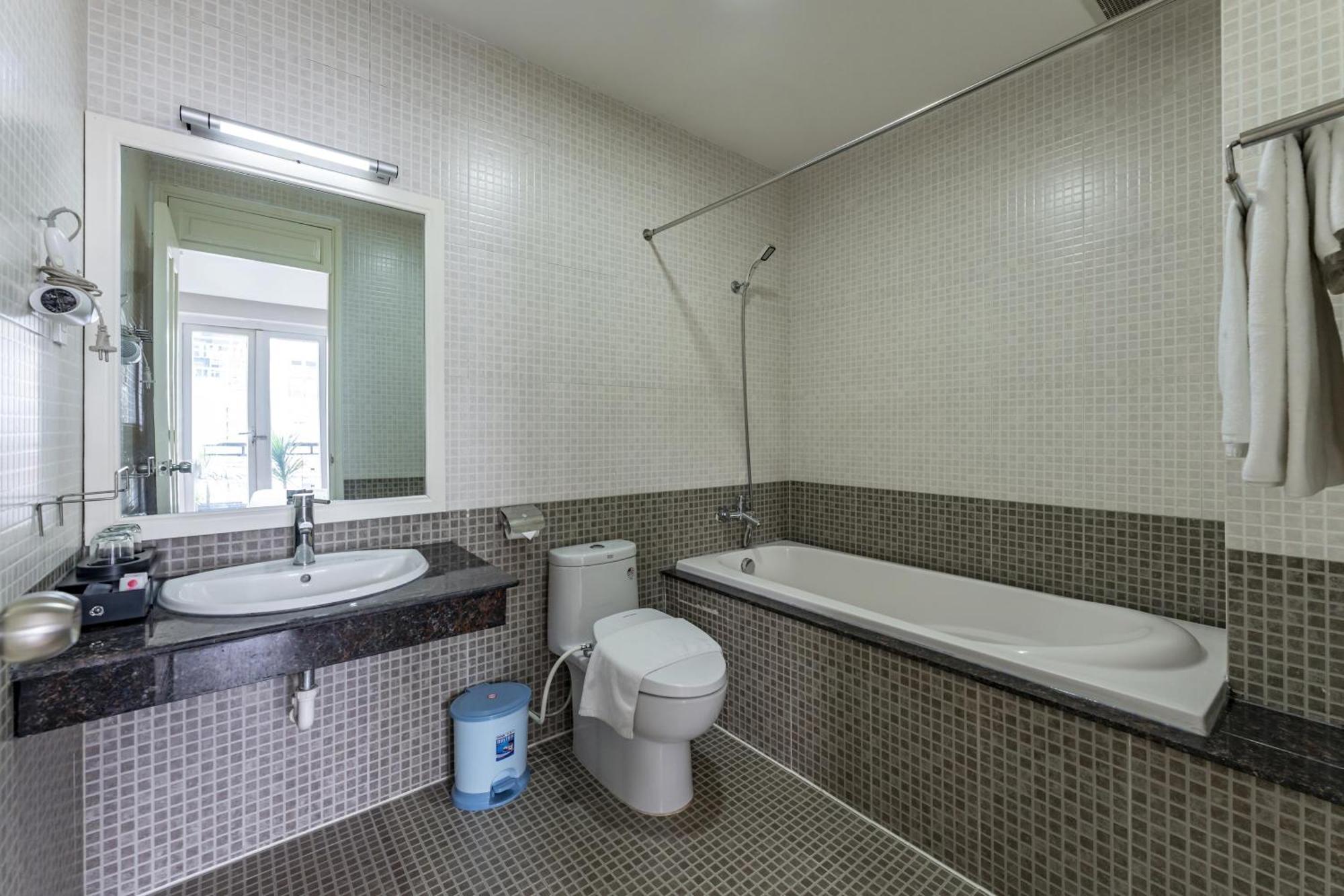 Hotel Edoya Phu My Hung 3*