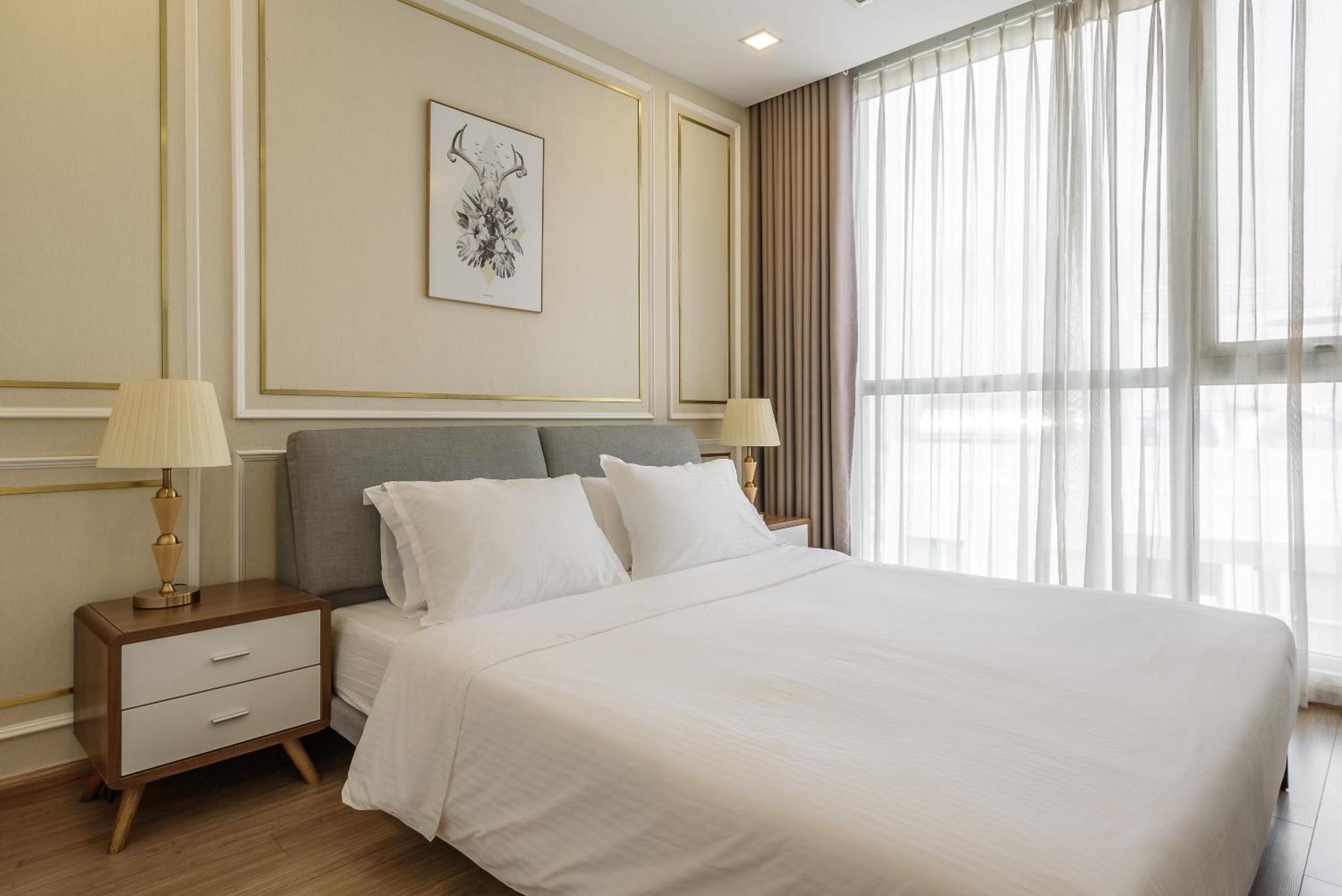 Luxury At Vinhomes Park Apartment