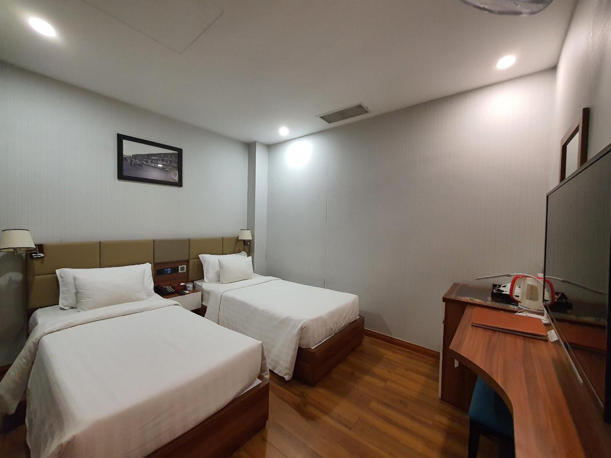 Hotel A25 - 29 Le Thi Hong Gam 3*