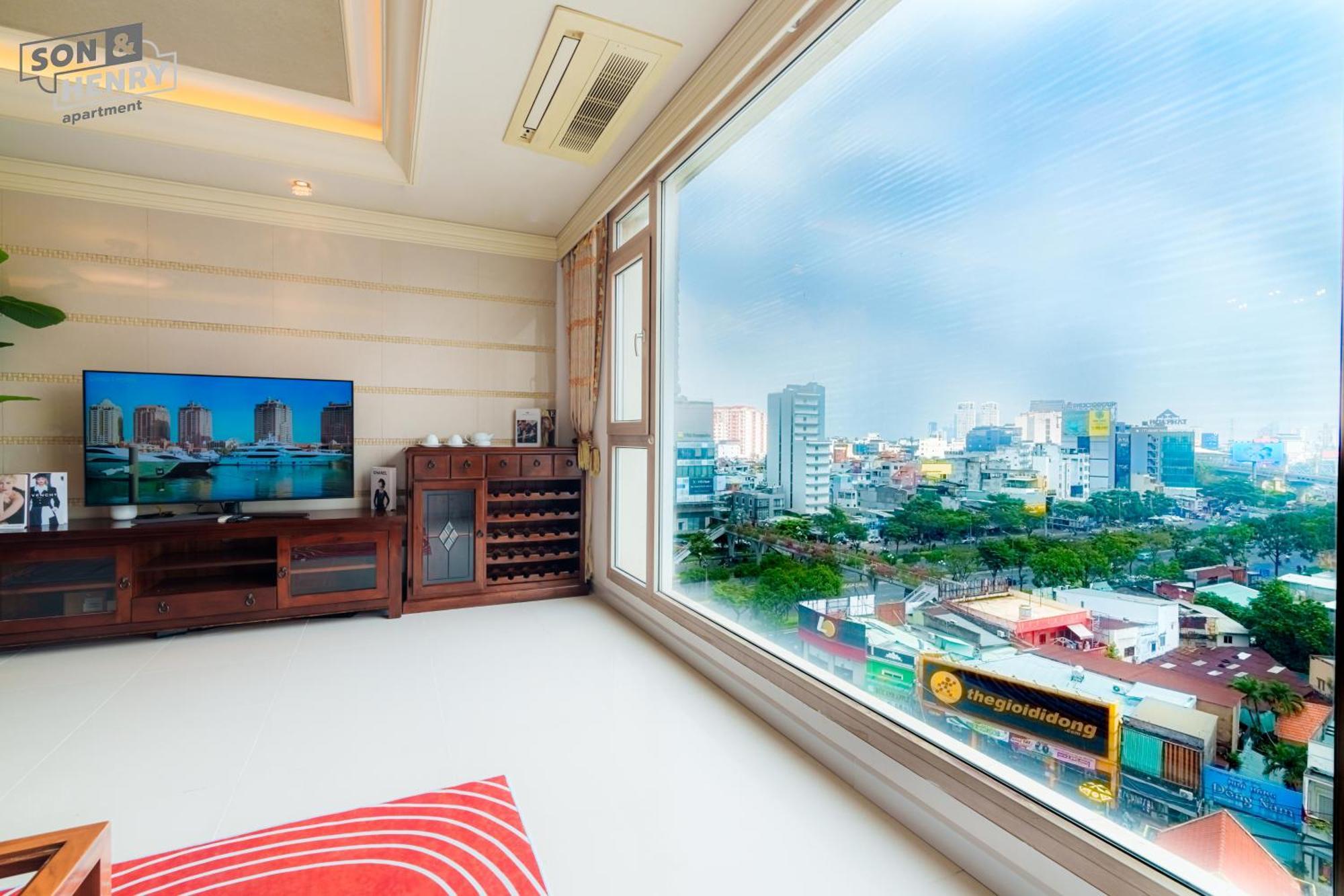 Son&henry Cantavil Korean * Ho Chi Minh City