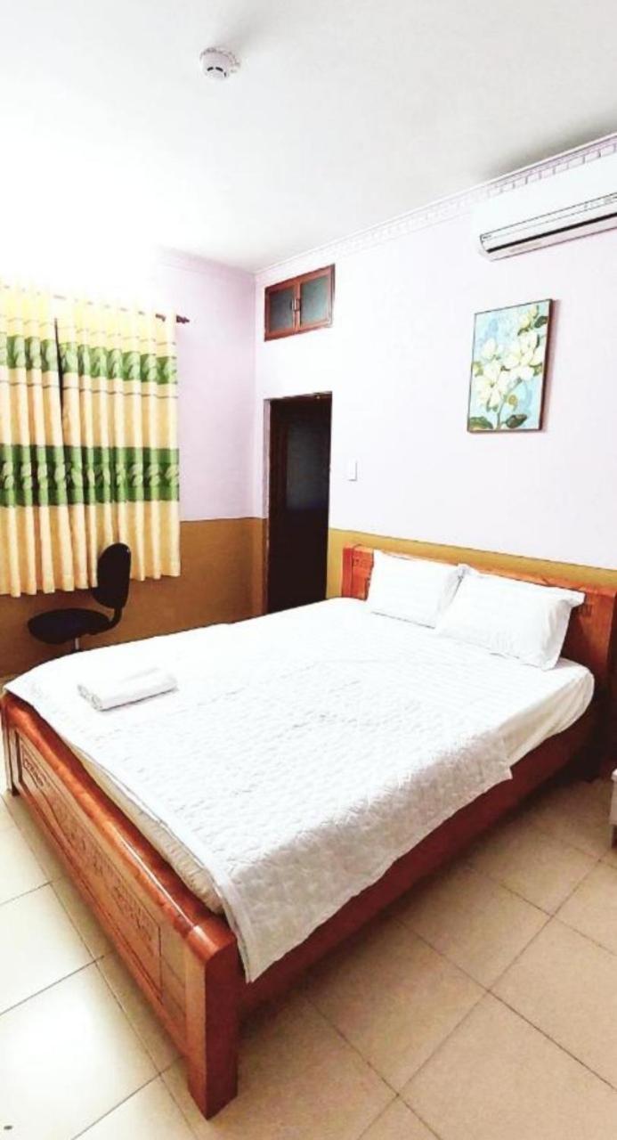 Khách sạn Khach San Huong Quynh 2*