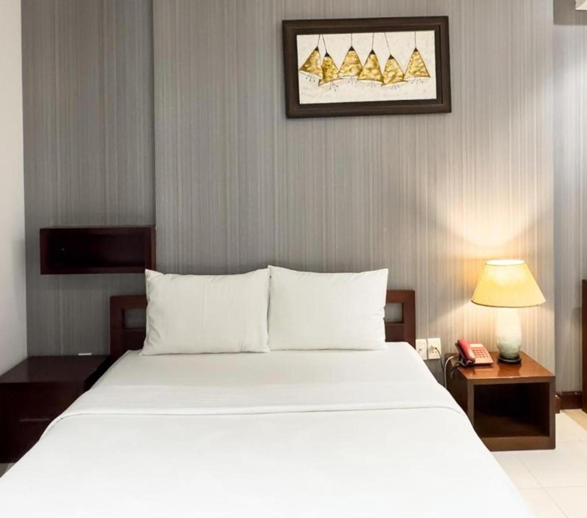 Dinh Dinh Saigon Airport Hotel-74a Giai Phong Hotel 2*