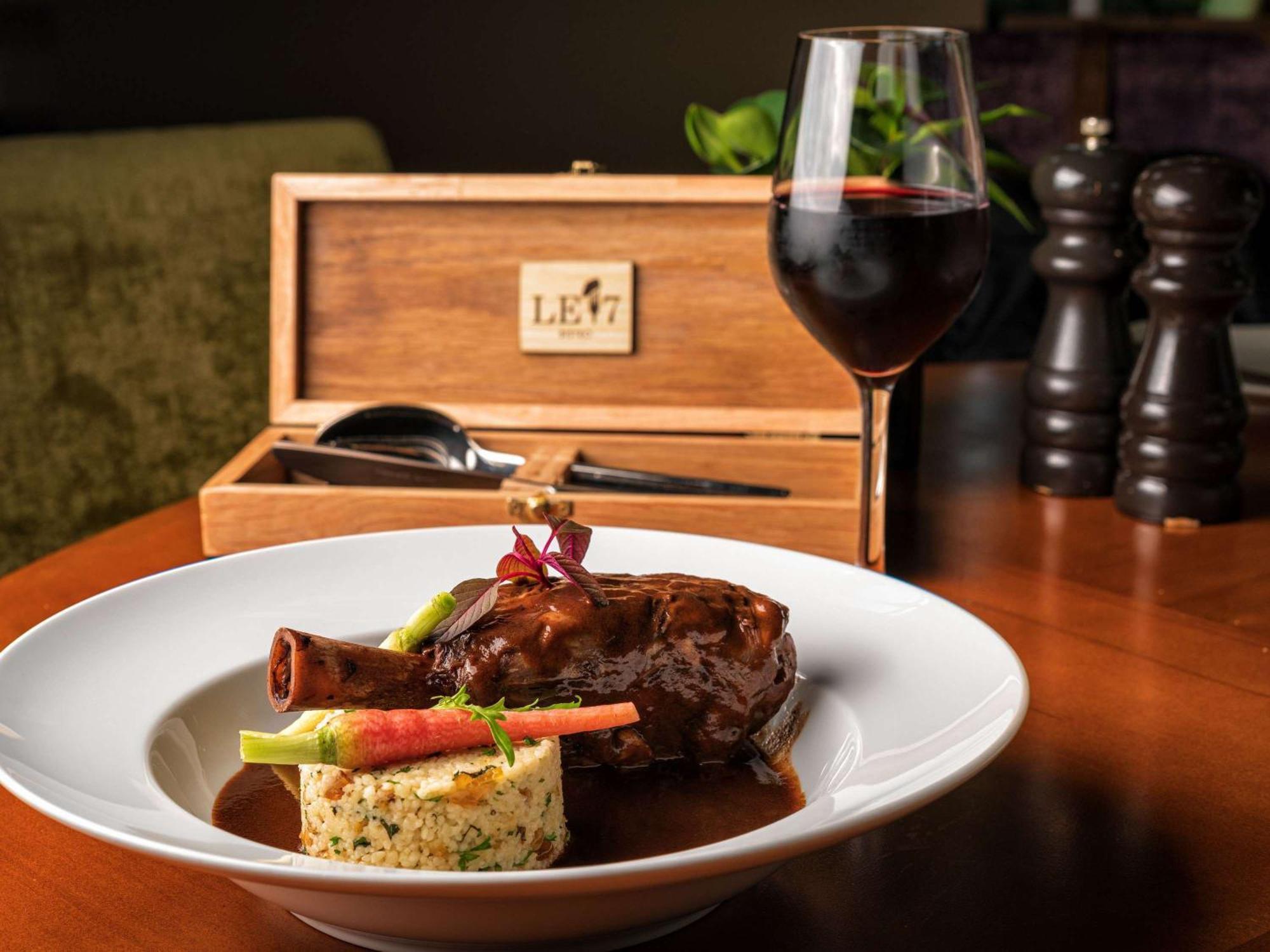 Sofitel Saigon Plaza 5*