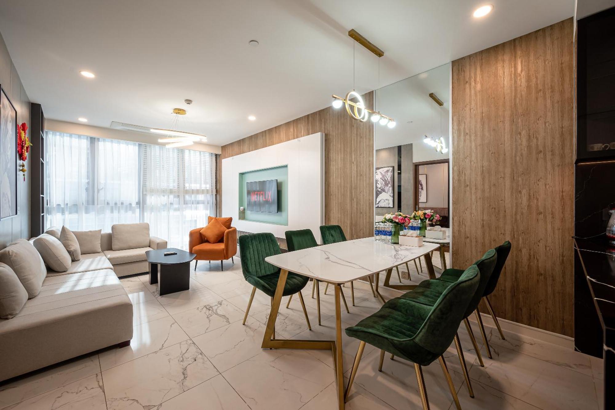 Apartment Metropole Saigon *