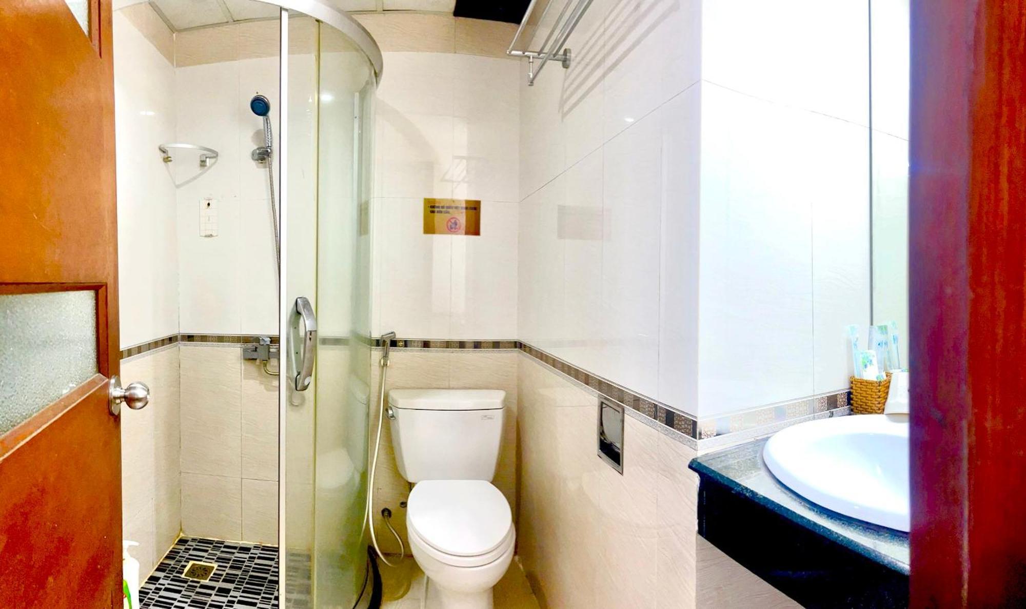 Love hotel Khach San Cuong Thanh 1