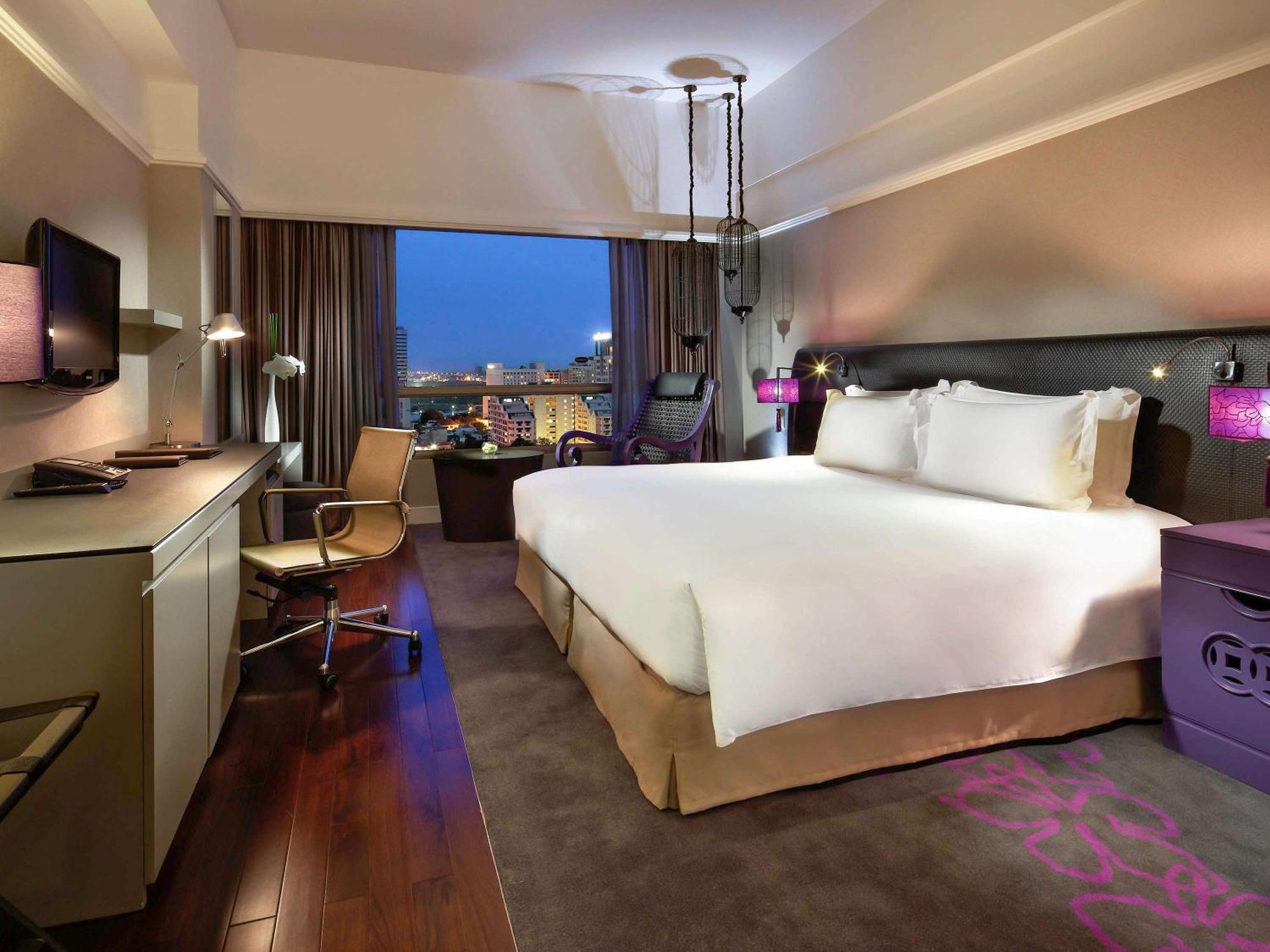 Hotel Sofitel Saigon Plaza 5*