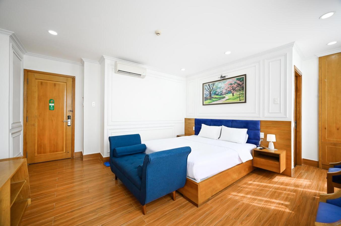 Vivian Airport Saigon 3*