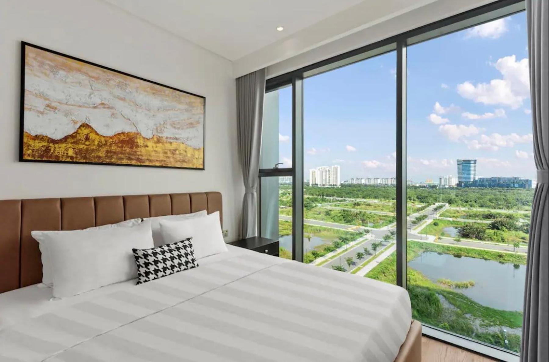 The Crest-central Saigon Riverside -free Pool-gym-sauna Room-yoga *