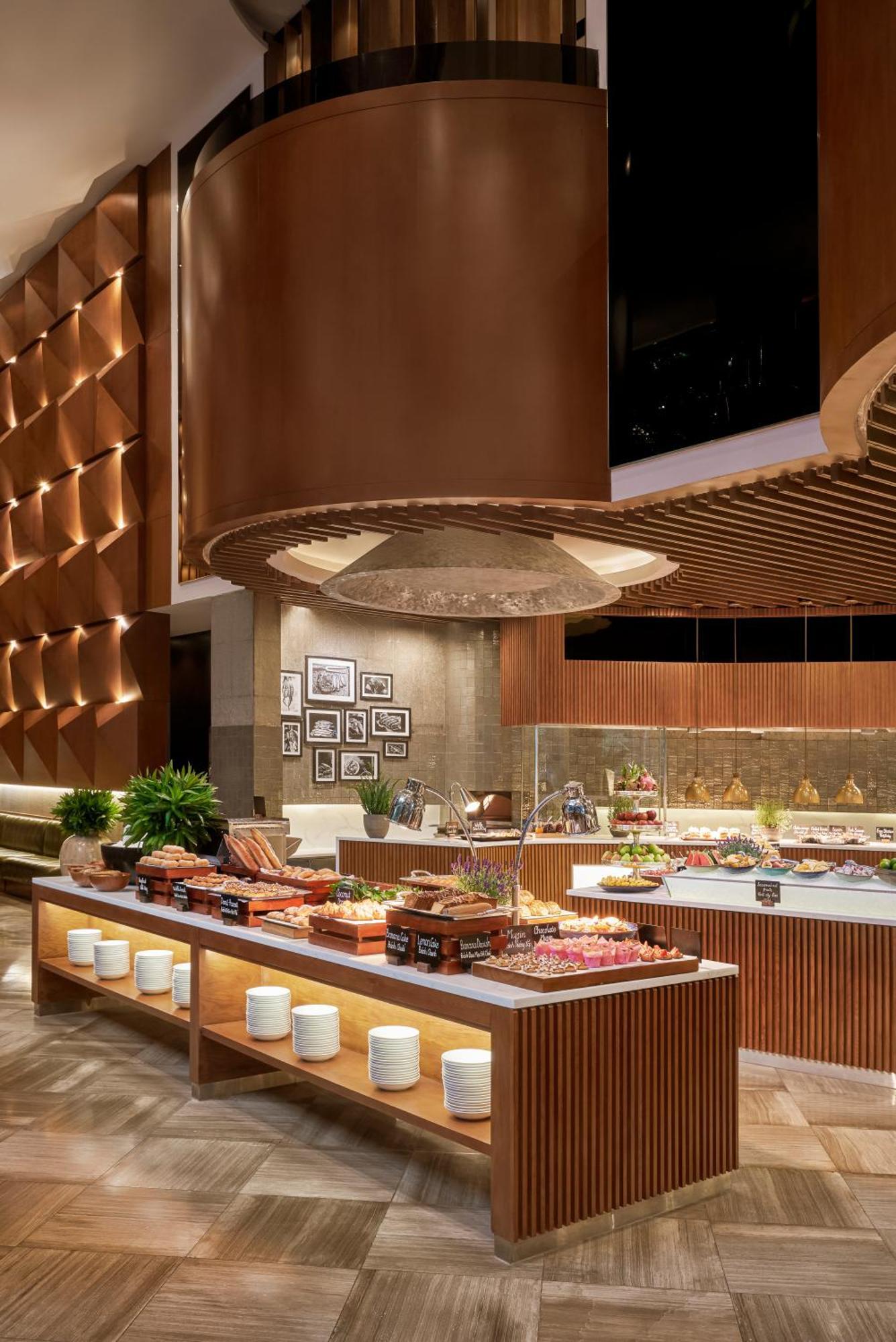 New World Saigon Hotel 5*