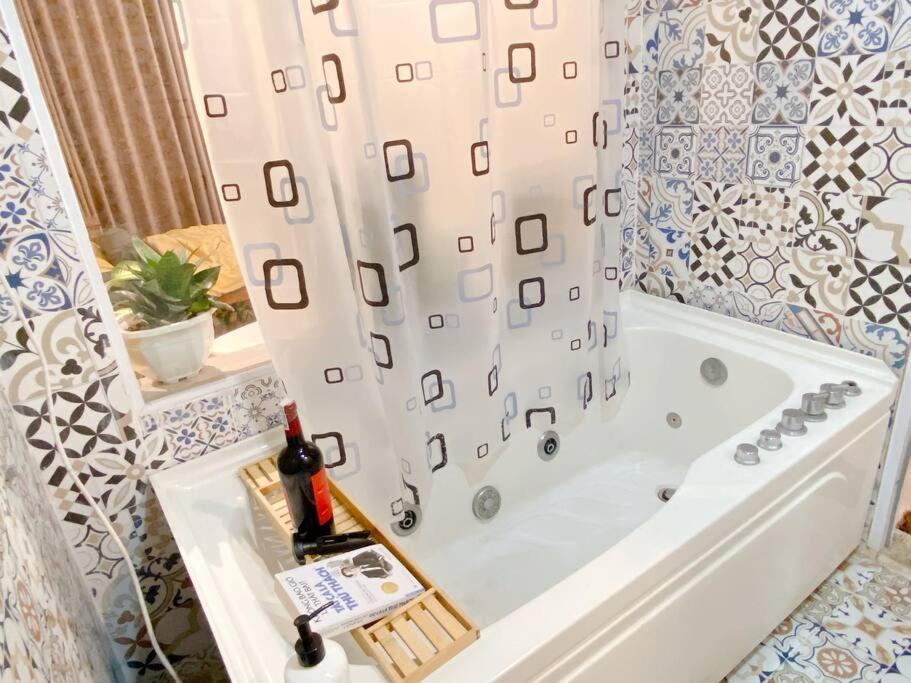 Apartment Lagom 24 - Bathtub-balcony, Nguyen Du, Ben Nghe Ward, Dist 1
