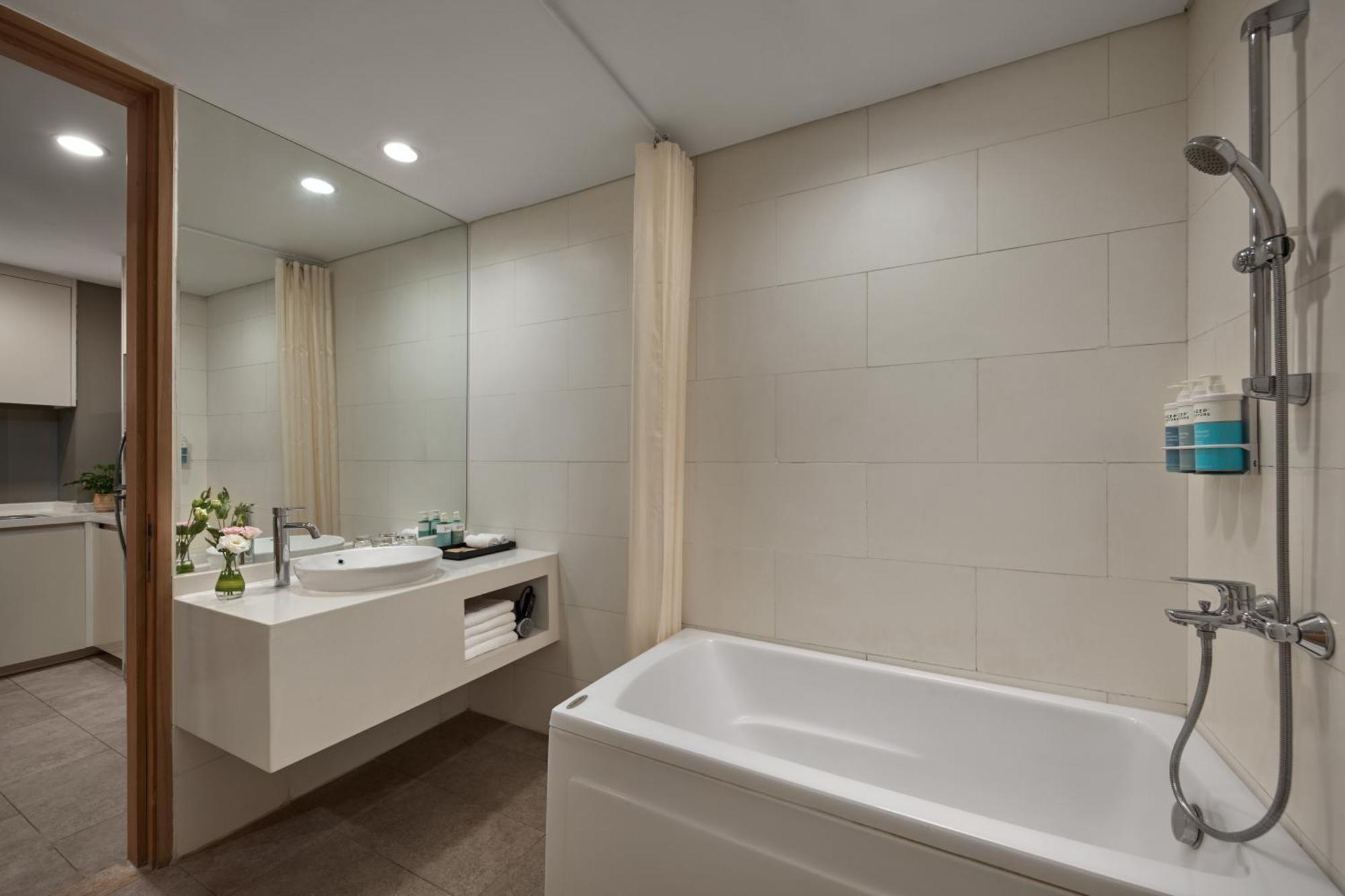Novotel Living Saigon South Apartment