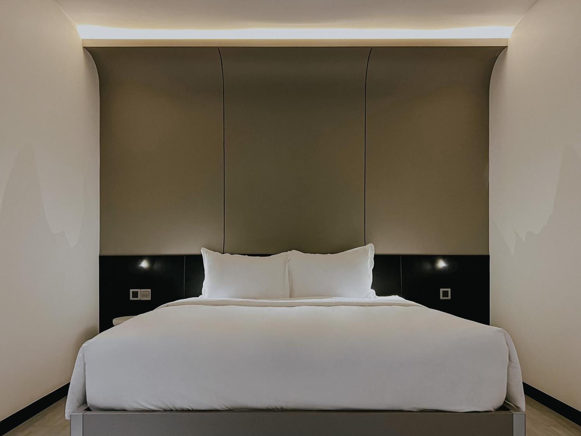 Hotel The Concept Hcmc- District 1 4*