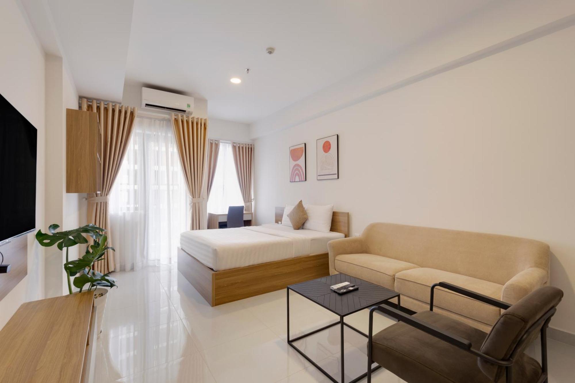 Khách sạn hẻo lánh Smile - Soho Balcony - Morden Comfortable