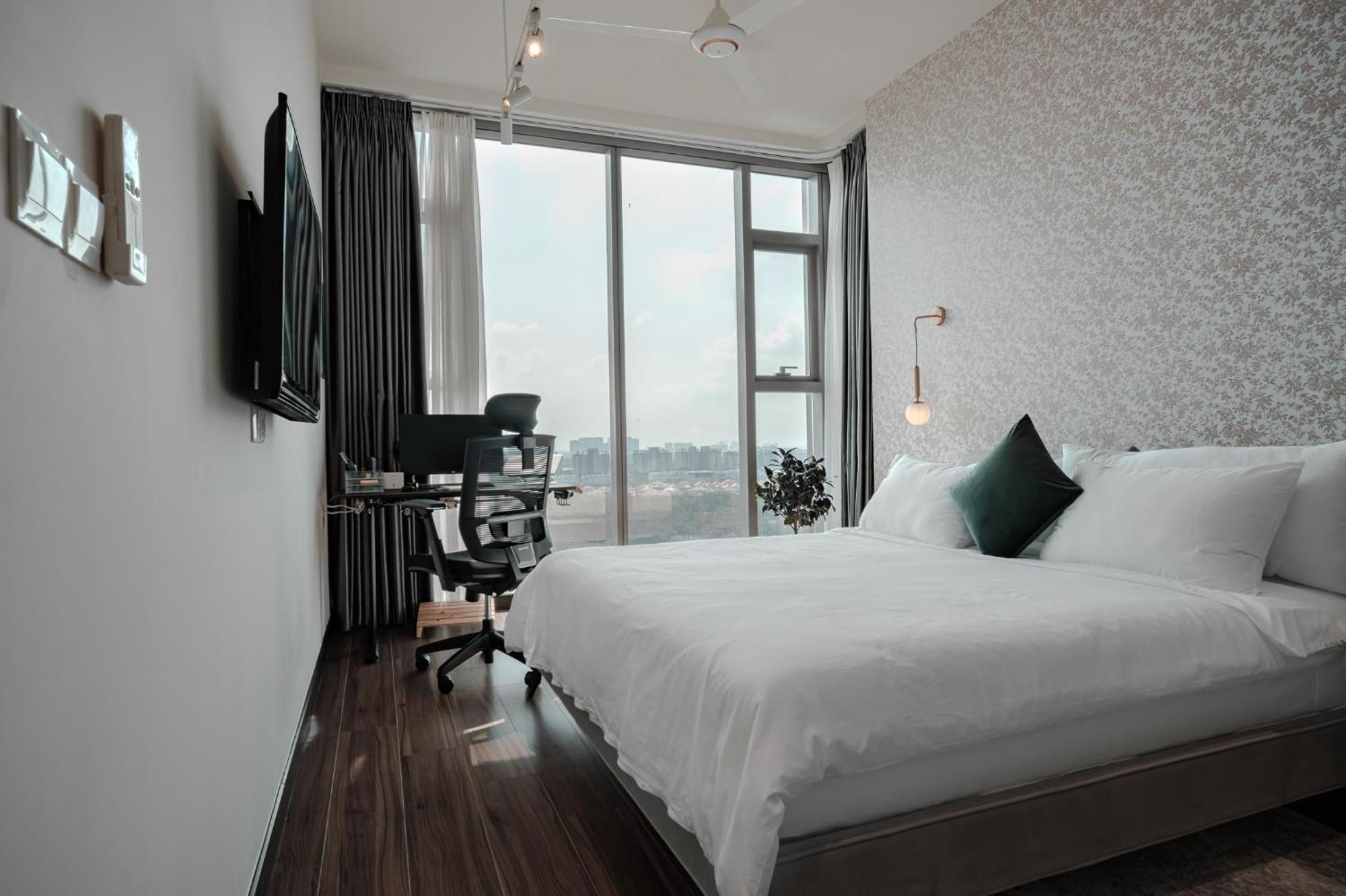 Lux Executive @ Empire By Circadian Apartment *