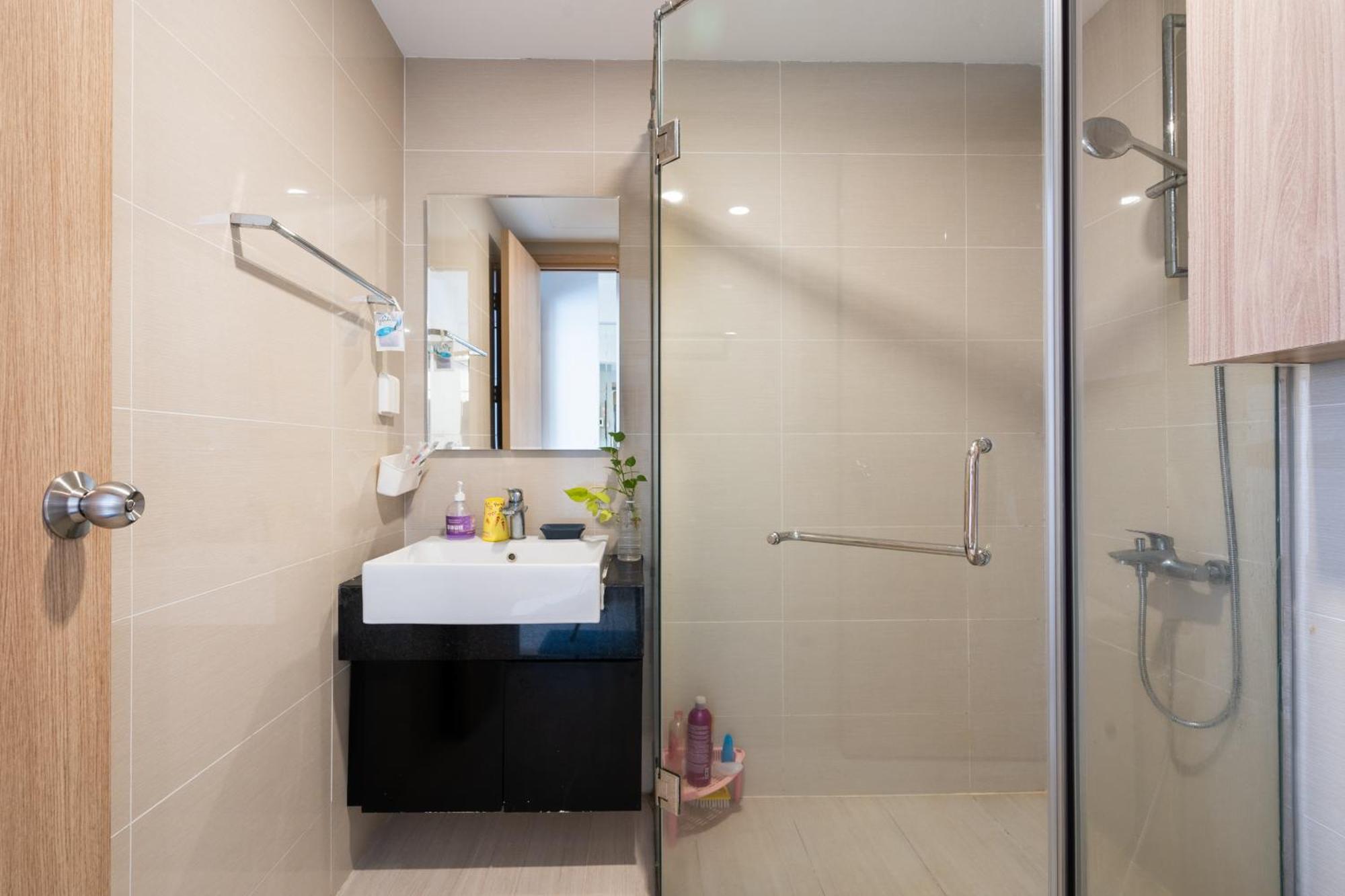 Tan Son Nhat Airport Sweet 2 Bedroom 1 Wc Apartment-free Gym , Sky Pool ,bbq ,garden Căn hộ *