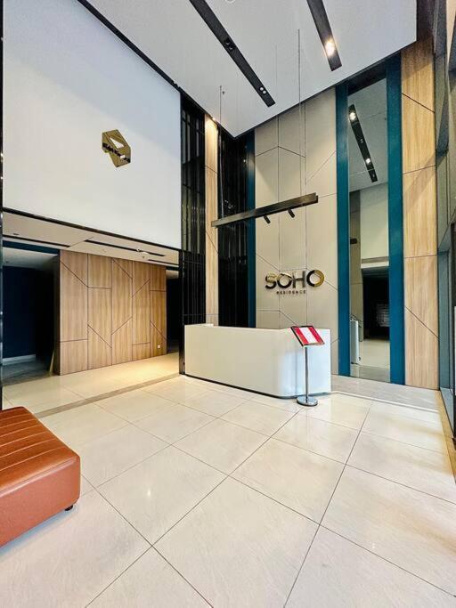Fuzzi - Downtown Modern 1br Near Buivien Walking Street Soho * Ho Chi Minh City