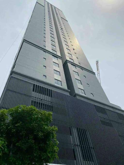 Fuzzi - Downtown Modern 1br Near Buivien Walking Street Soho Apartment *