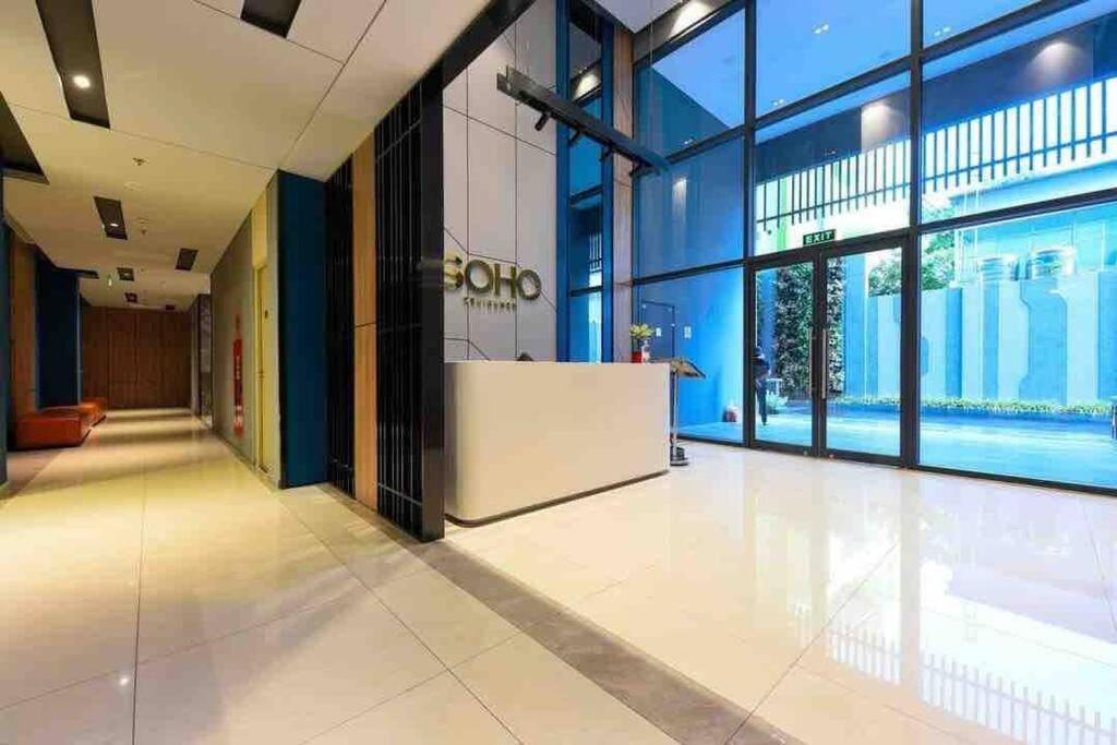 Apartment Fuzzi - Downtown Modern 1br Near Buivien Walking Street Soho