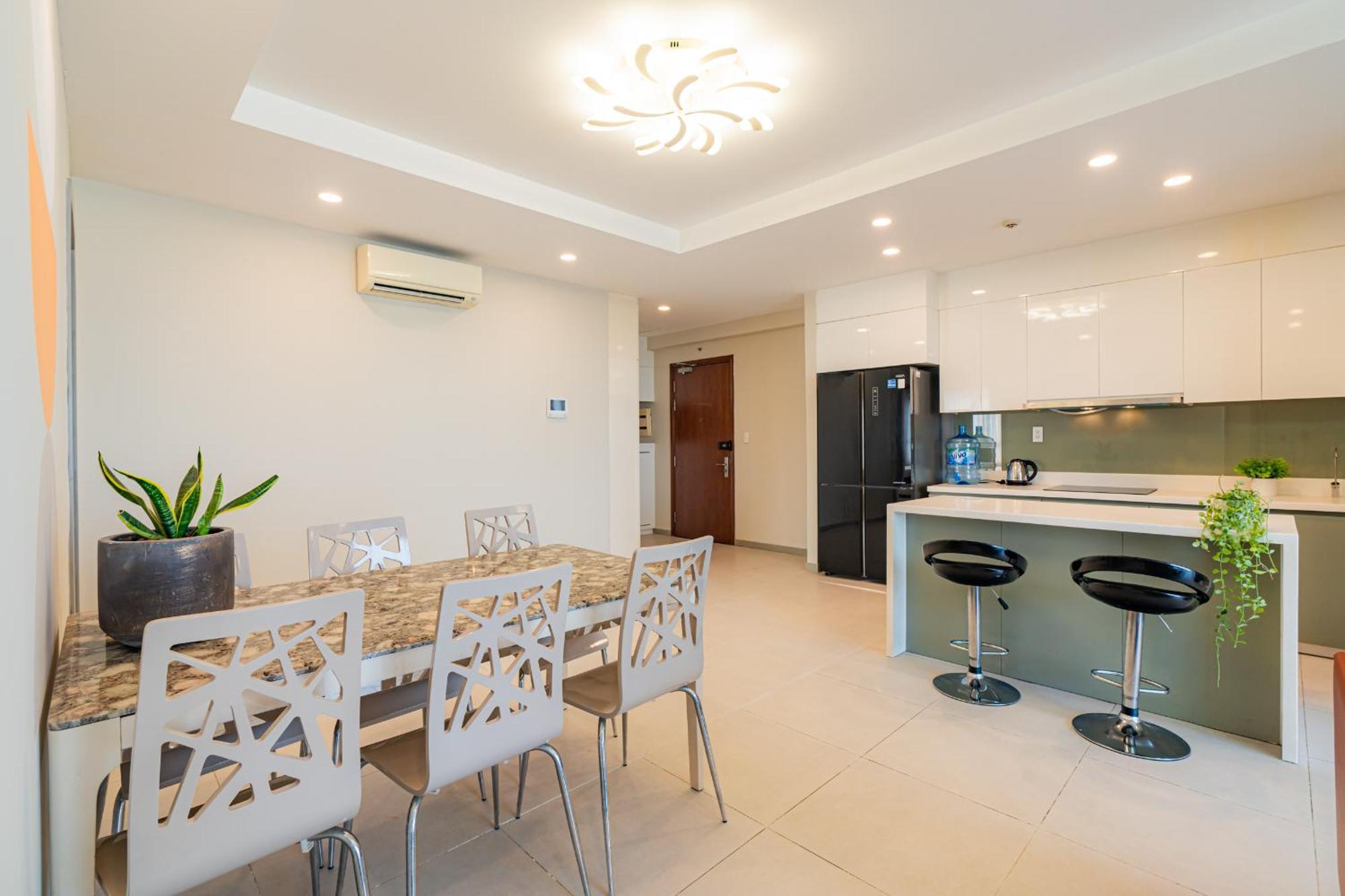 Clover Goldview Serviced Căn hộ